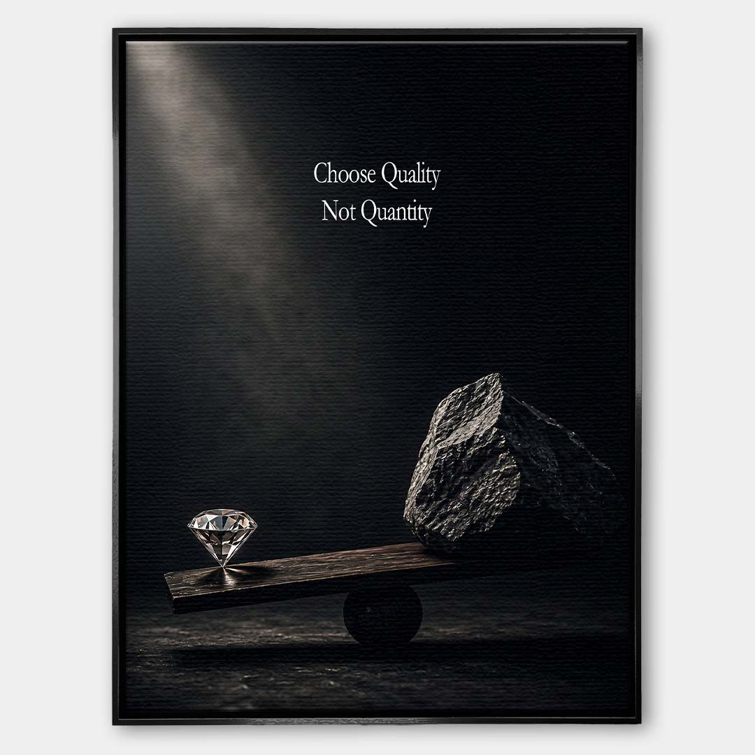 Motywacyjny obraz na płótnie przedstawiający diament przeważający kamień na wadze. Napis Choose Quality Not Quantity, wydruk galeryjny w ciemnych barwach.