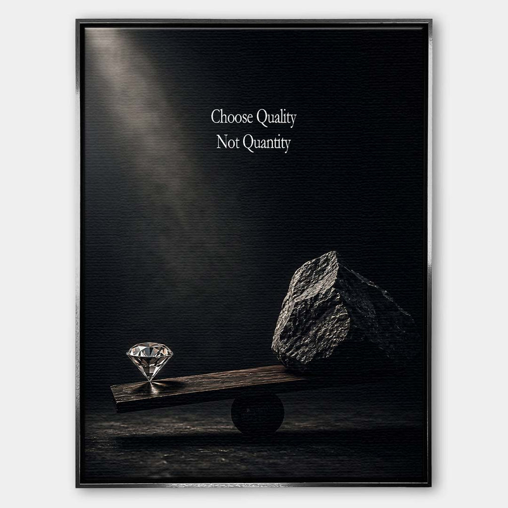 Motywacyjny obraz na płótnie przedstawiający diament przeważający kamień na wadze. Napis Choose Quality Not Quantity, wydruk galeryjny w ciemnych barwach.