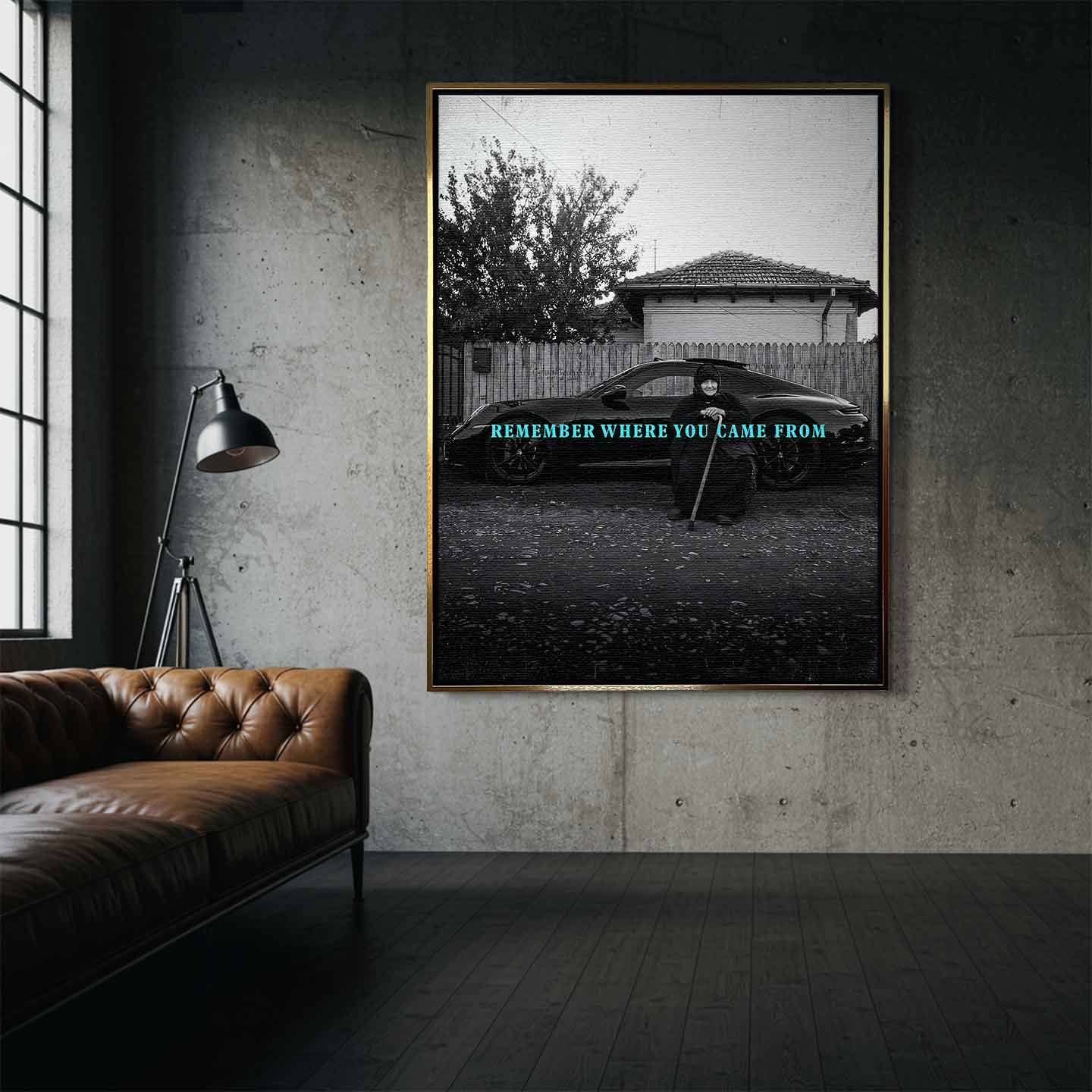 inspirujący Obraz na płótnie Remember Where You Came From – starsza kobieta przed luksusowym samochodem, symbol wdzięczności i pamięci o korzeniach, sztuka Huephant.