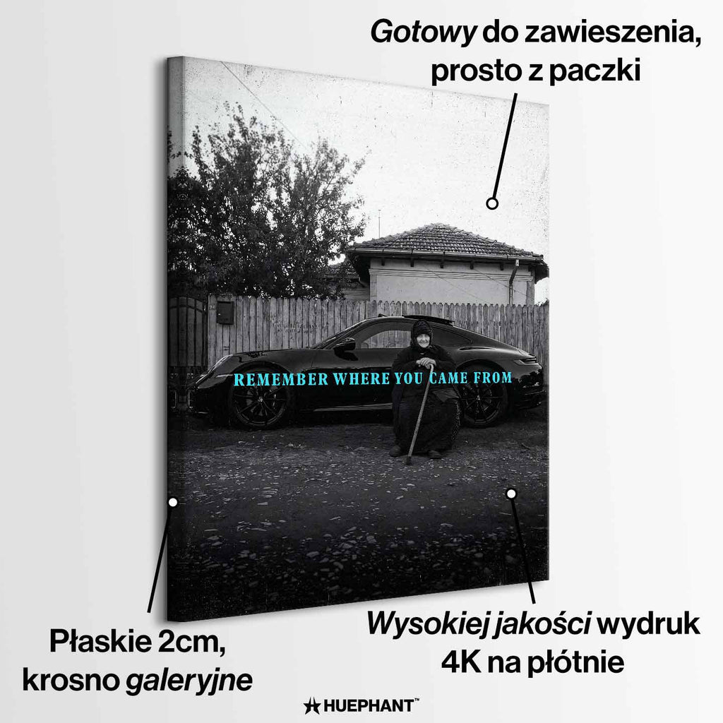 inspirujący Obraz na płótnie Remember Where You Came From – starsza kobieta przed luksusowym samochodem, symbol wdzięczności i pamięci o korzeniach, sztuka Huephant.