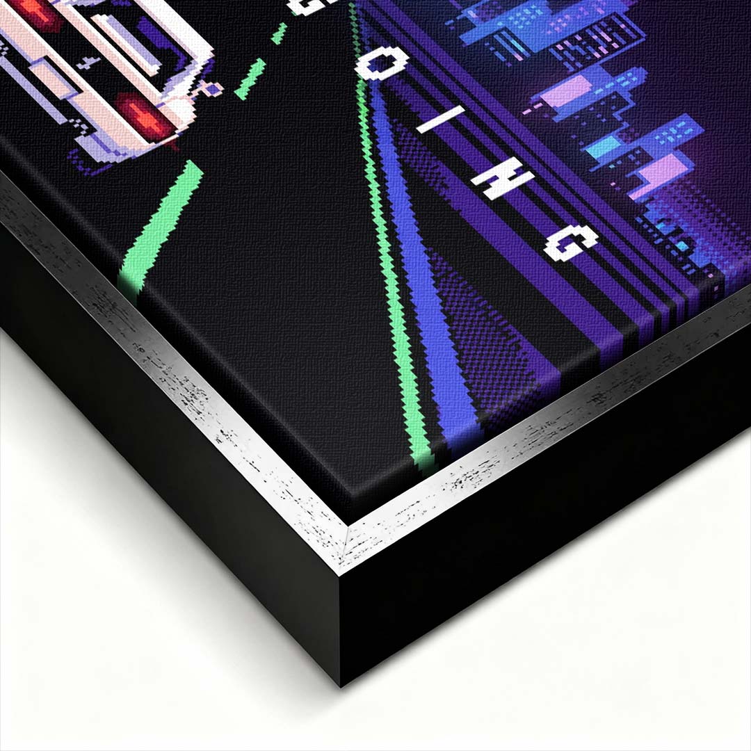 Wydruk galeryjny na płótnie w stylu pixel art przedstawiający biały sportowy samochód na autostradzie z napisem Keep Going i neonowym miastem.