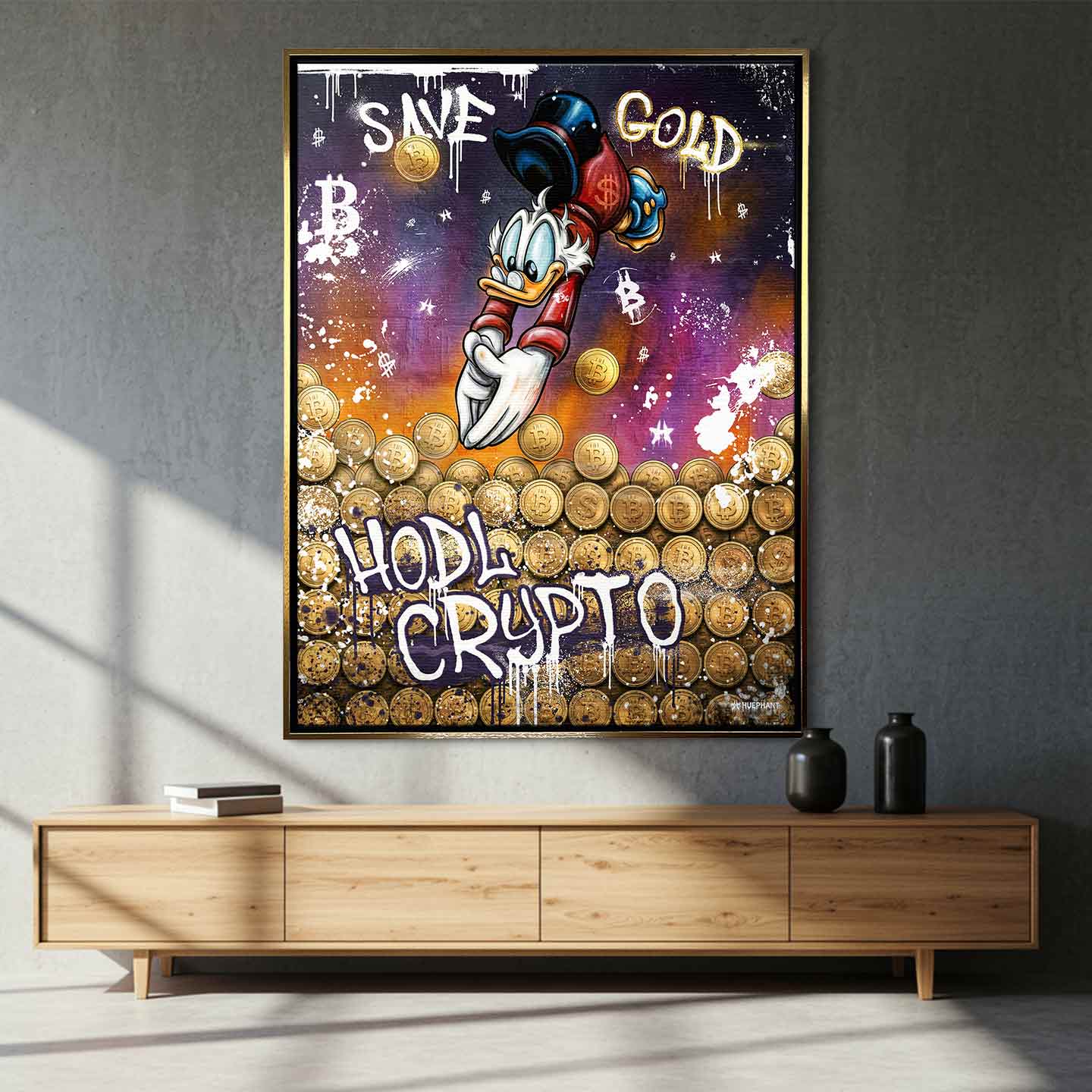 Obraz na płótnie Save Gold Hodl Crypto, street art z kaczą postacią, złotymi monetami kryptowalut i graffiti w fioletowo-złotej kolorystyce.