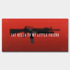 Obraz na płótnie z zamazaną sylwetką karabinu i napisem „Say hello to my little friend” na czerwonym tle, inspirowany filmem Scarface.