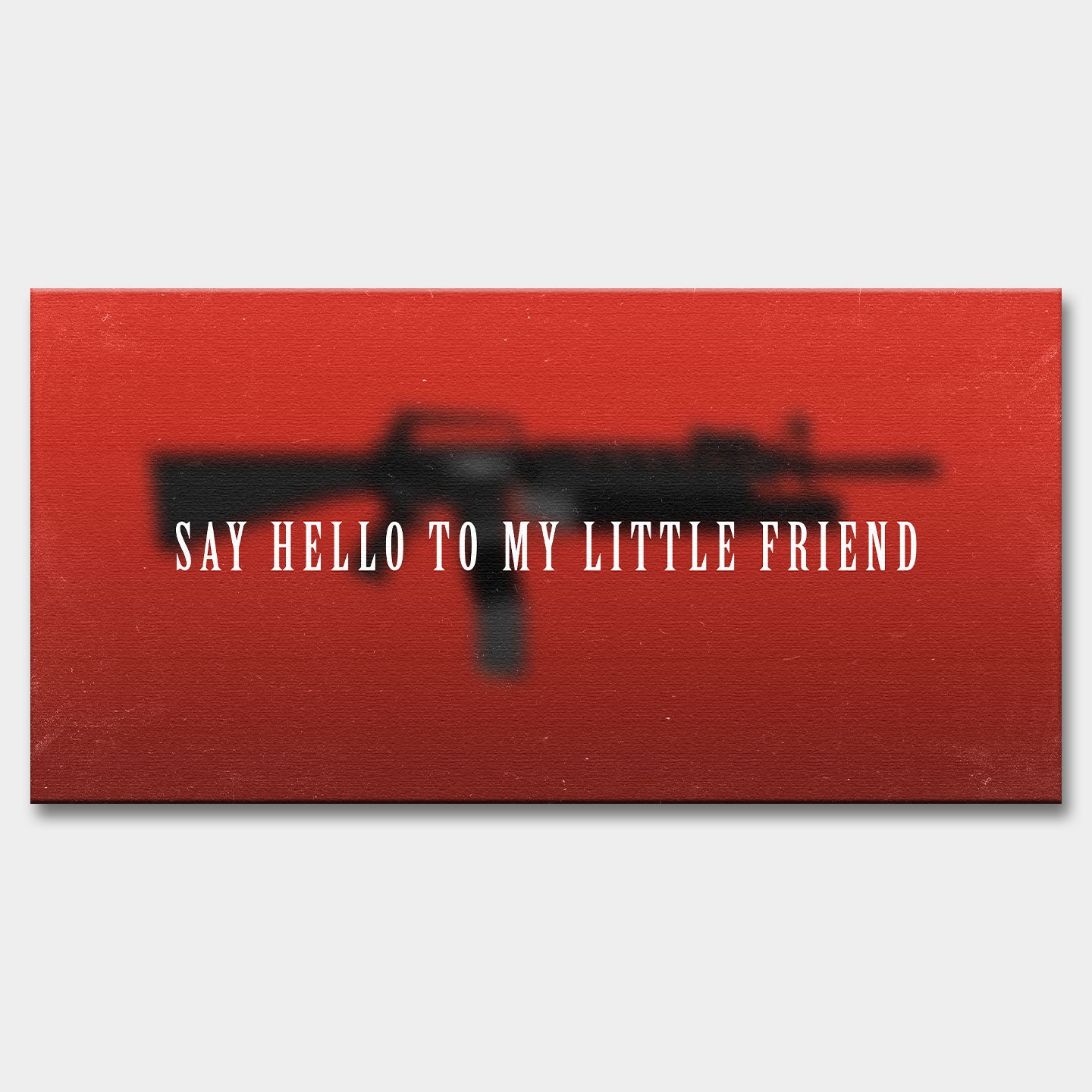 Obraz na płótnie z zamazaną sylwetką karabinu i napisem „Say hello to my little friend” na czerwonym tle, inspirowany filmem Scarface.
