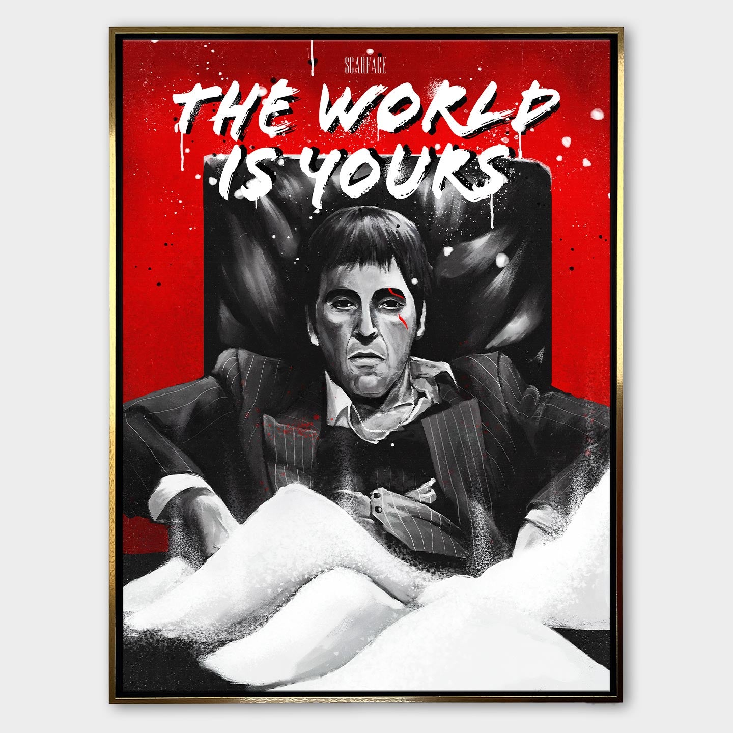 Obraz na płótnie przedstawiający Tony'ego Montanę z filmu „Scarface”, siedzącego na czarnym fotelu na tle czerwonego tła z białym napisem „The World Is Yours”; intensywna scena w czarno-białej kolorystyce z kontrastującymi elementami czerwieni i bieli.