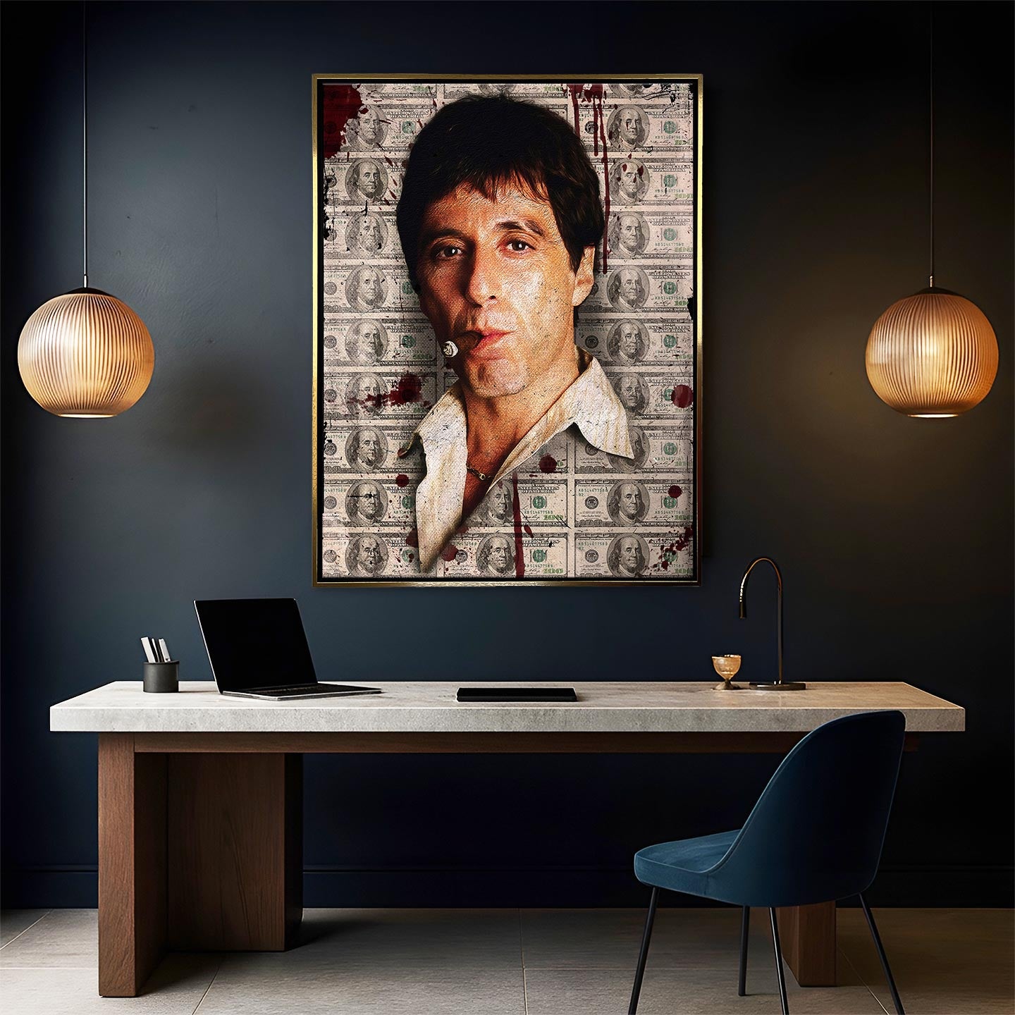 Obraz na płótnie przedstawiający Scarface Tony’ego Montanę z cygarem na tle banknotów dolarowych – symbol siły, władzy i bezkompromisowego sukcesu.