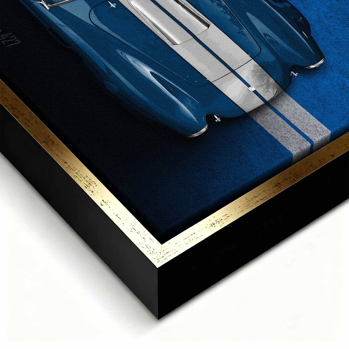 Obraz na płótnie Shelby Cobra 427 – widok z góry na niebieską klasyczną Cobrę z białymi pasami, motoryzacyjna sztuka.