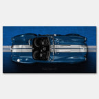 Obraz na płótnie Shelby Cobra 427 – widok z góry na niebieską klasyczną Cobrę z białymi pasami, motoryzacyjna sztuka.