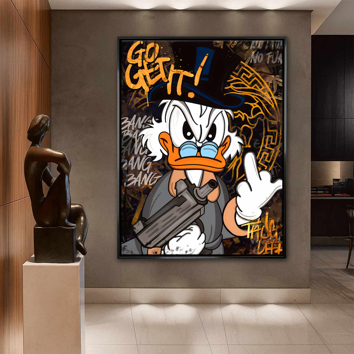 Obraz Sknerus McKwacz na płótnie „Go Get It Duck”. Sknerus McKwacz w stylu street art, z bronią i napisem Go Get It, symbol determinacji i siły w dążeniu do sukcesu.