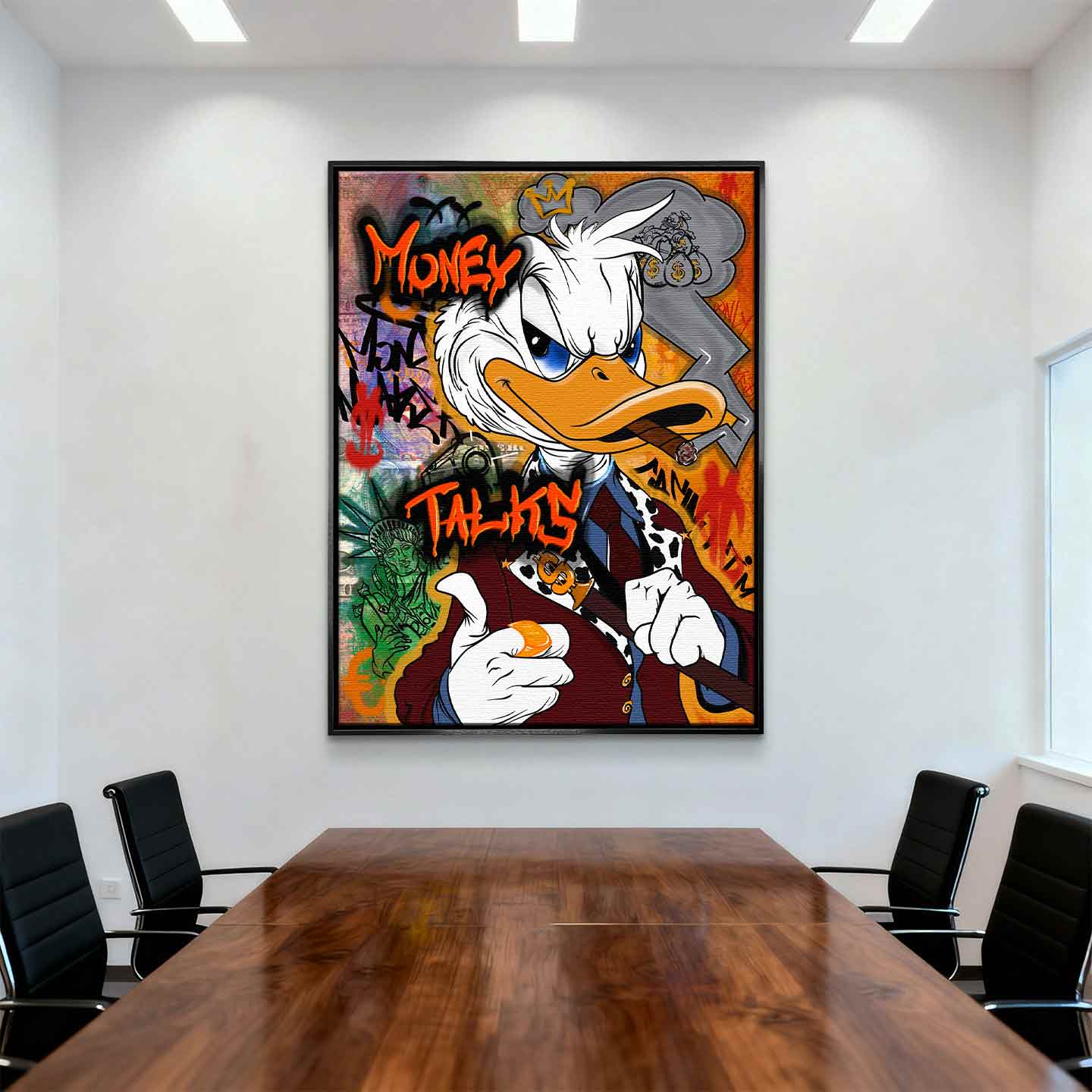 Obraz na płótnie Money Talks ze Sknerusem McKwaczem w pop-artowym stylu, z cygarem i graffiti w tle, symbolizujący luksus i pewność siebie.