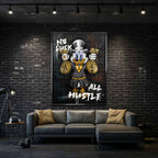 Obraz na płótnie Sknerus McKwacz trzymający worki z pieniędzmi. Nowoczesna sztuka motywacyjna z napisem No Luck All Hustle, wydruk galeryjny.