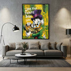 Obraz ze Sknerusem McKwaczem na płótnie Rich Duck – pop art, ze sknerusem mckwaczem trzymającym złoto, motyw pieniędzy, luksusu i sukcesu w intensywnych kolorach żółtego i zielonego.