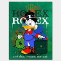 Obraz na płótnie Sknerus McKwacz „Rolex Duck” – Sknerus McKwacz trzymający torbę Rolex i worek pieniędzy, na zielonym tle, symbol luksusu, bogactwa i sukcesu.