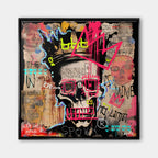 Nowoczesny obraz na płótnie w stylu graffiti przedstawiający czaszkę w koronie z napisami The World Is Mine i No Limit. Kolorowy wydruk galeryjny street art.
