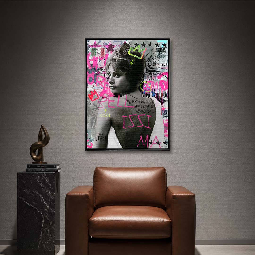 Nowoczesny obraz na płótnie Sophia Loren Spaghetti. Wydruk galeryjny pop art z czarno-białym portretem aktorki, różowym napisem BELLISSIMA i neonową koroną.