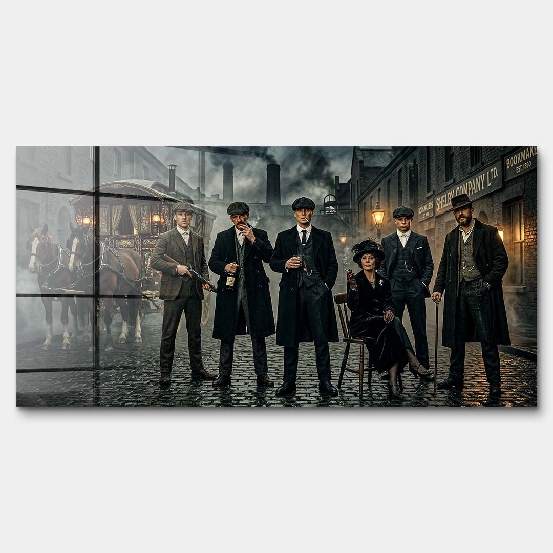 Obraz na szkle akrylowym The History Of Birmingham przedstawiający grupę eleganckich mężczyzn i kobietę na industrialnej ulicy, wydruk galeryjny.