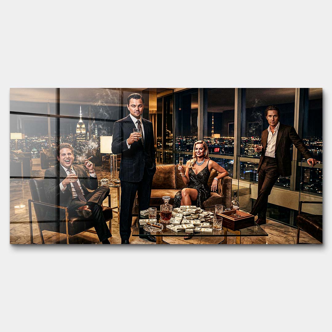 Obraz na szkle akrylowym The Wolf's Penthouse – luksusowy apartament nocą, światła miasta i elegancka scena w filmowym stylu.