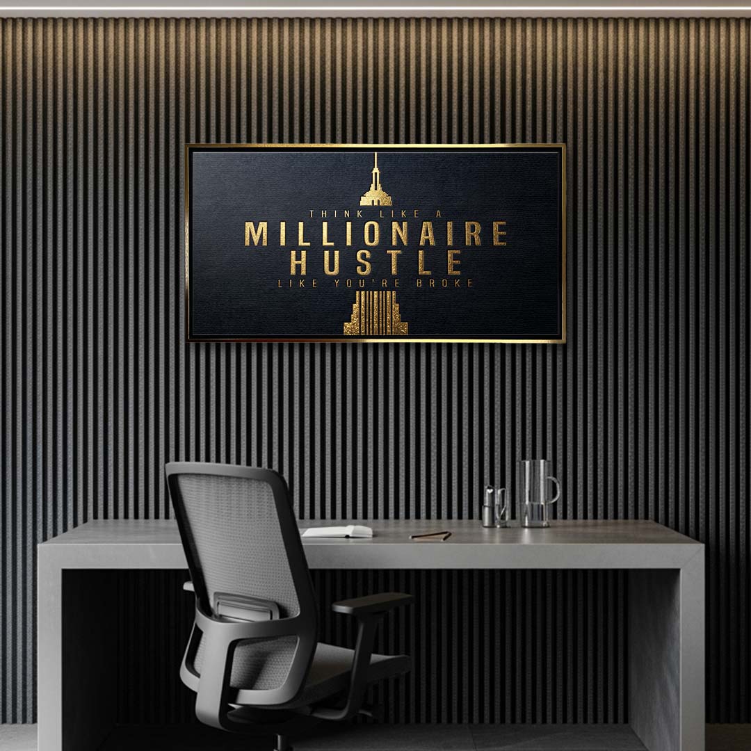 Motywacyjny obraz na płótnie z eleganckim złotym napisem Think Like A Millionaire Hustle Like You're Broke na czarnym tle, wydruk galeryjny do biura.