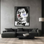 Czarno-biały obraz na płótnie Tony Montana Miami z filmu Człowiek z blizną. Wydruk galeryjny pop art z graffiti, napisem Tony i czerwonym tekstem The world is yours.