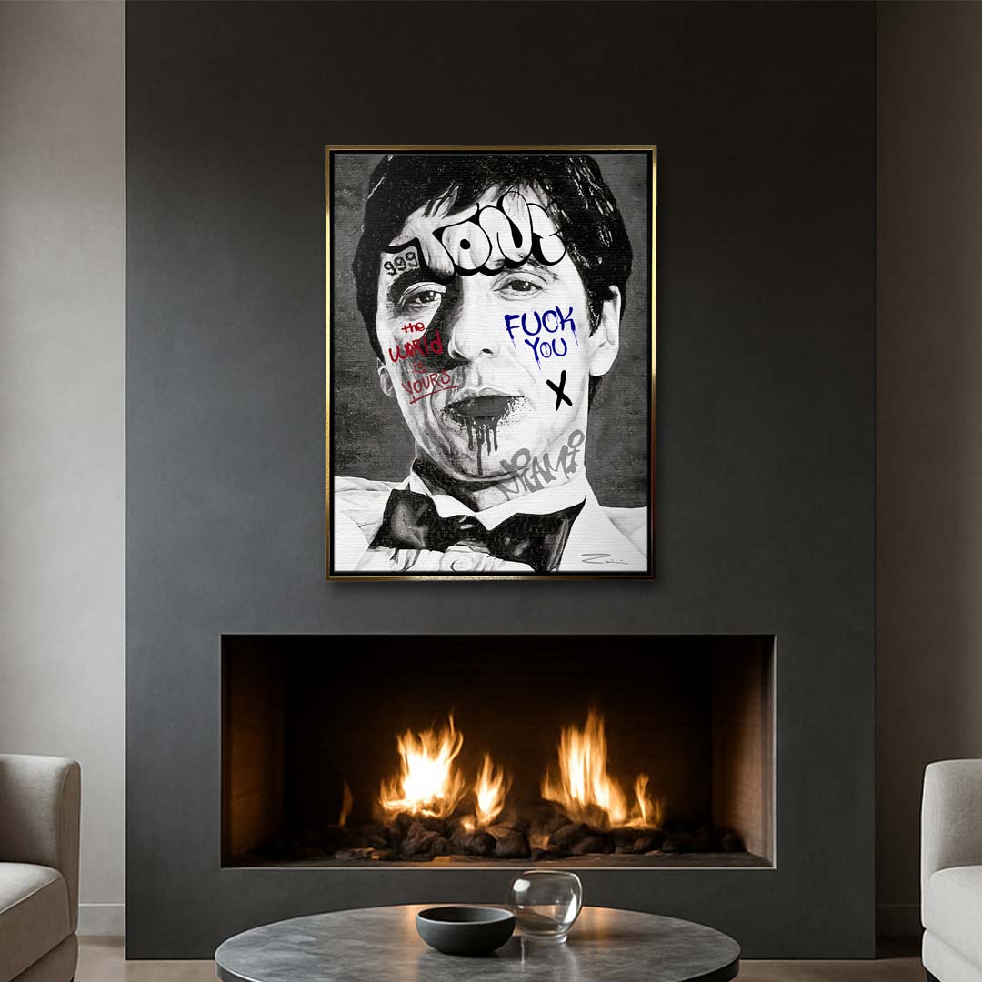 Czarno-biały obraz na płótnie Tony Montana Miami z filmu Człowiek z blizną. Wydruk galeryjny pop art z graffiti, napisem Tony i czerwonym tekstem The world is yours.