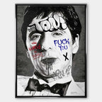 Czarno-biały obraz na płótnie Tony Montana Miami z filmu Człowiek z blizną. Wydruk galeryjny pop art z graffiti, napisem Tony i czerwonym tekstem The world is yours.