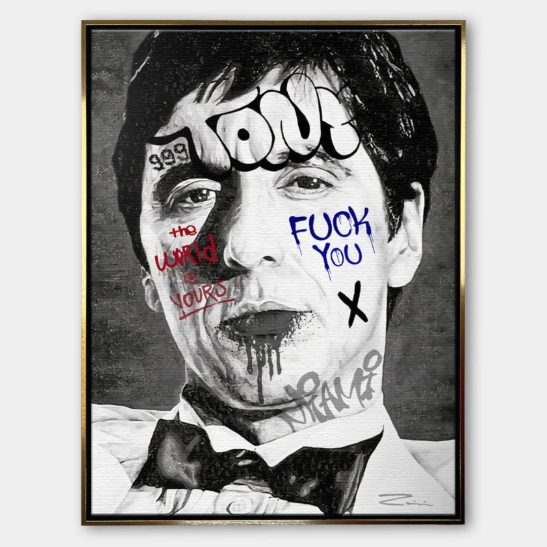 Czarno-biały obraz na płótnie Tony Montana Miami z filmu Człowiek z blizną. Wydruk galeryjny pop art z graffiti, napisem Tony i czerwonym tekstem The world is yours.