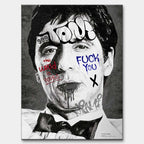 Czarno-biały obraz na płótnie Tony Montana Miami z filmu Człowiek z blizną. Wydruk galeryjny pop art z graffiti, napisem Tony i czerwonym tekstem The world is yours.