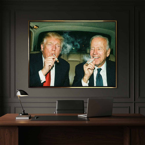 Obraz na płótnie przedstawiający Donald Trump i Joe Biden - dwóch wpływowych mężczyzn w garniturach siedzących w samochodzie i palących jointa, symbol władzy, zakulisowych decyzji i dystansu do oficjalnych reguł.