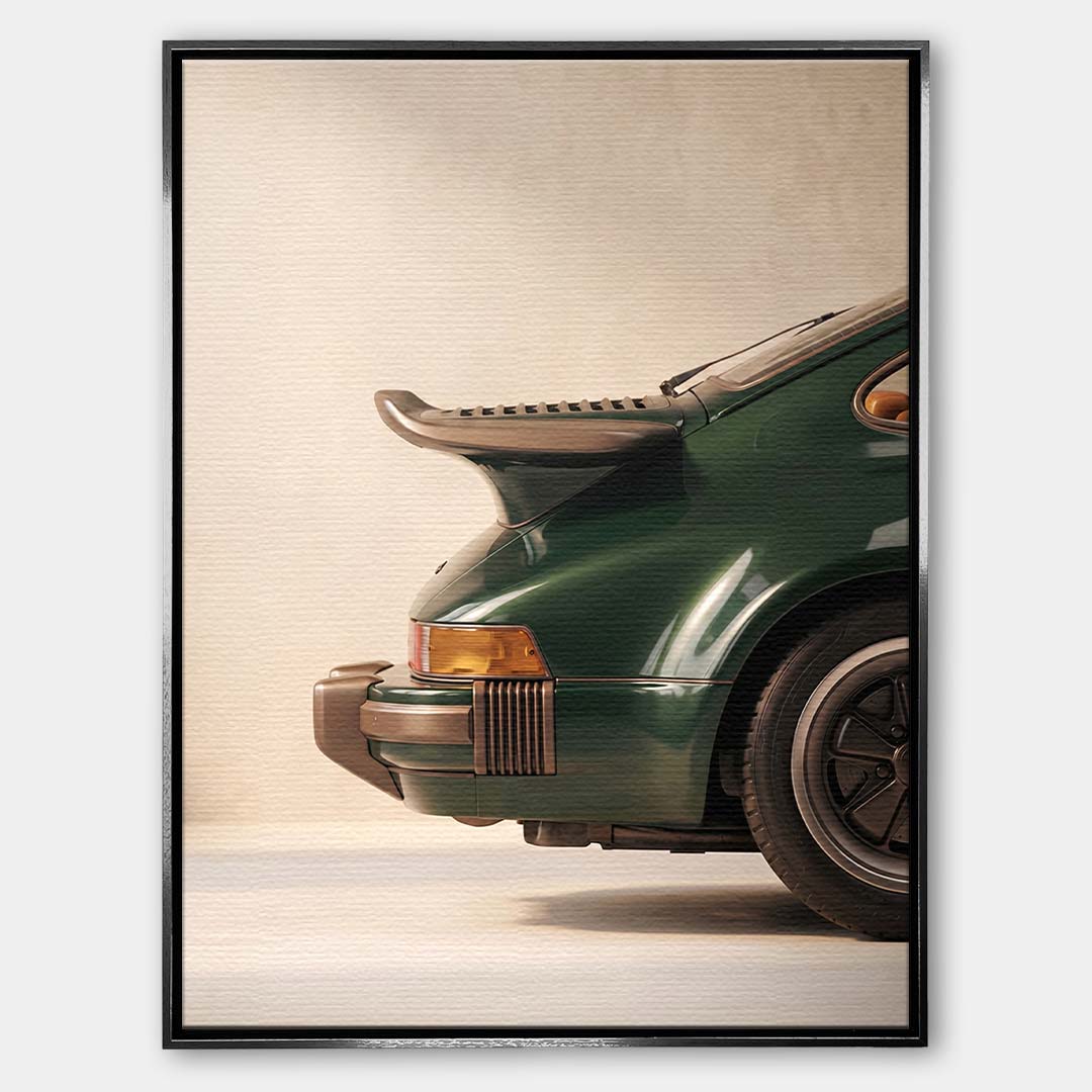 Obraz na płótnie Classic Spoiler przedstawiający zielony tył kultowego samochodu retro. Elegancki wydruk galeryjny dla miłośników klasycznej motoryzacji.