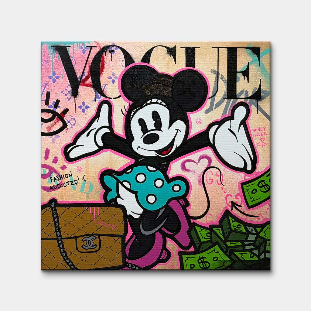 Nowoczesny obraz na płótnie pop-art przedstawiający postać myszki na tle napisu Vogue i elementów modowych. Wydruk galeryjny.