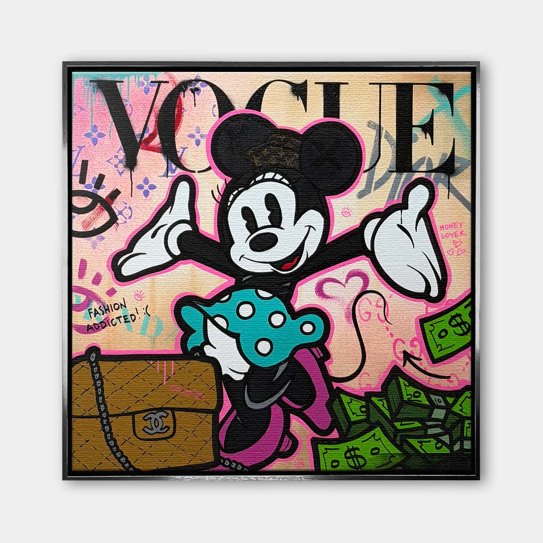 Nowoczesny obraz na płótnie pop-art przedstawiający postać myszki na tle napisu Vogue i elementów modowych. Wydruk galeryjny.
