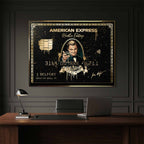 obraz na płótnie wilk z wall street black and gold american express. inspirowany Wilkiem z Wall Street, luksusowa karta kredytowa w czarno-złotym stylu, toast sukcesu, symbol pieniędzy, ambicji i mentalności hustlera.