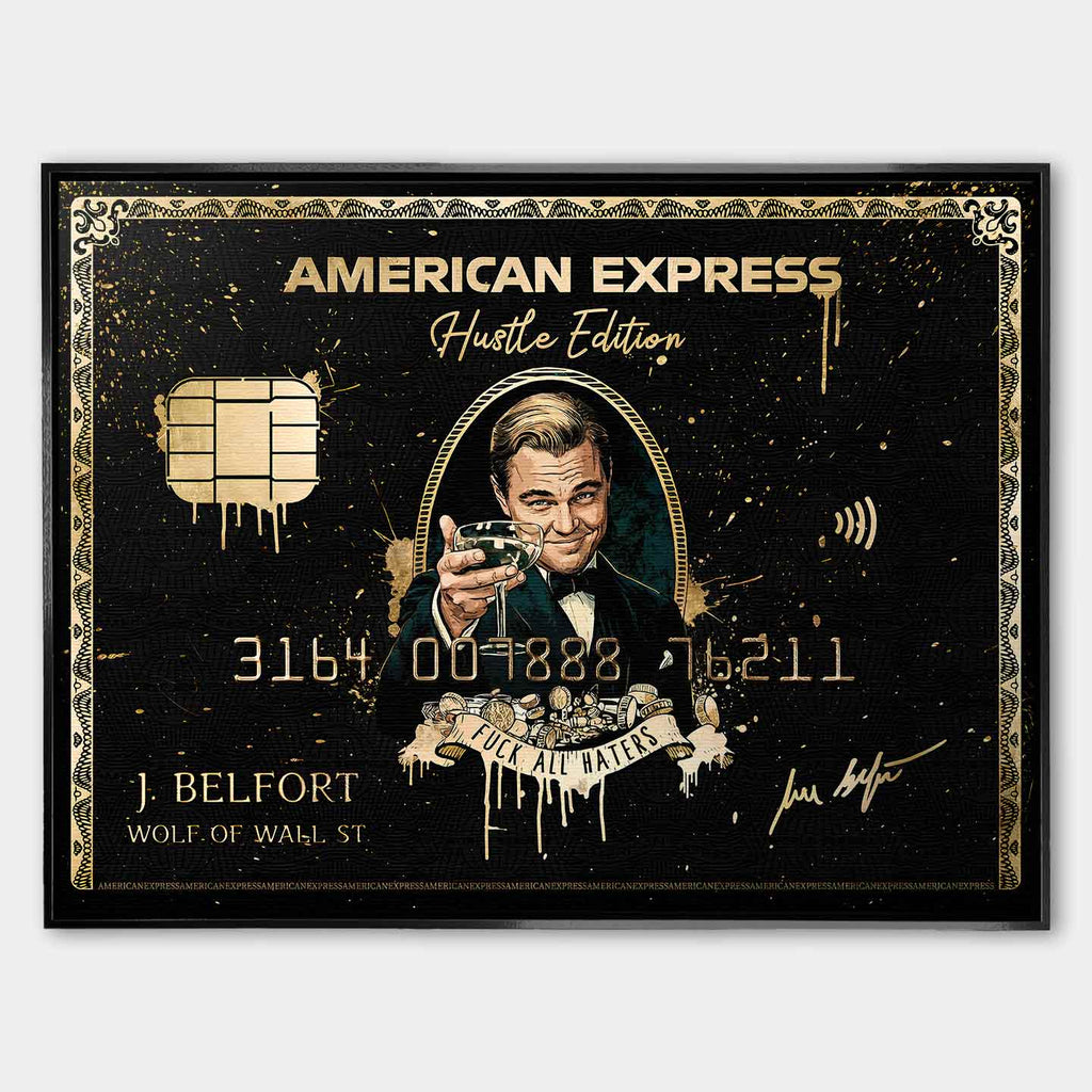 obraz na płótnie wilk z wall street black and gold american express. inspirowany Wilkiem z Wall Street, luksusowa karta kredytowa w czarno-złotym stylu, toast sukcesu, symbol pieniędzy, ambicji i mentalności hustlera.