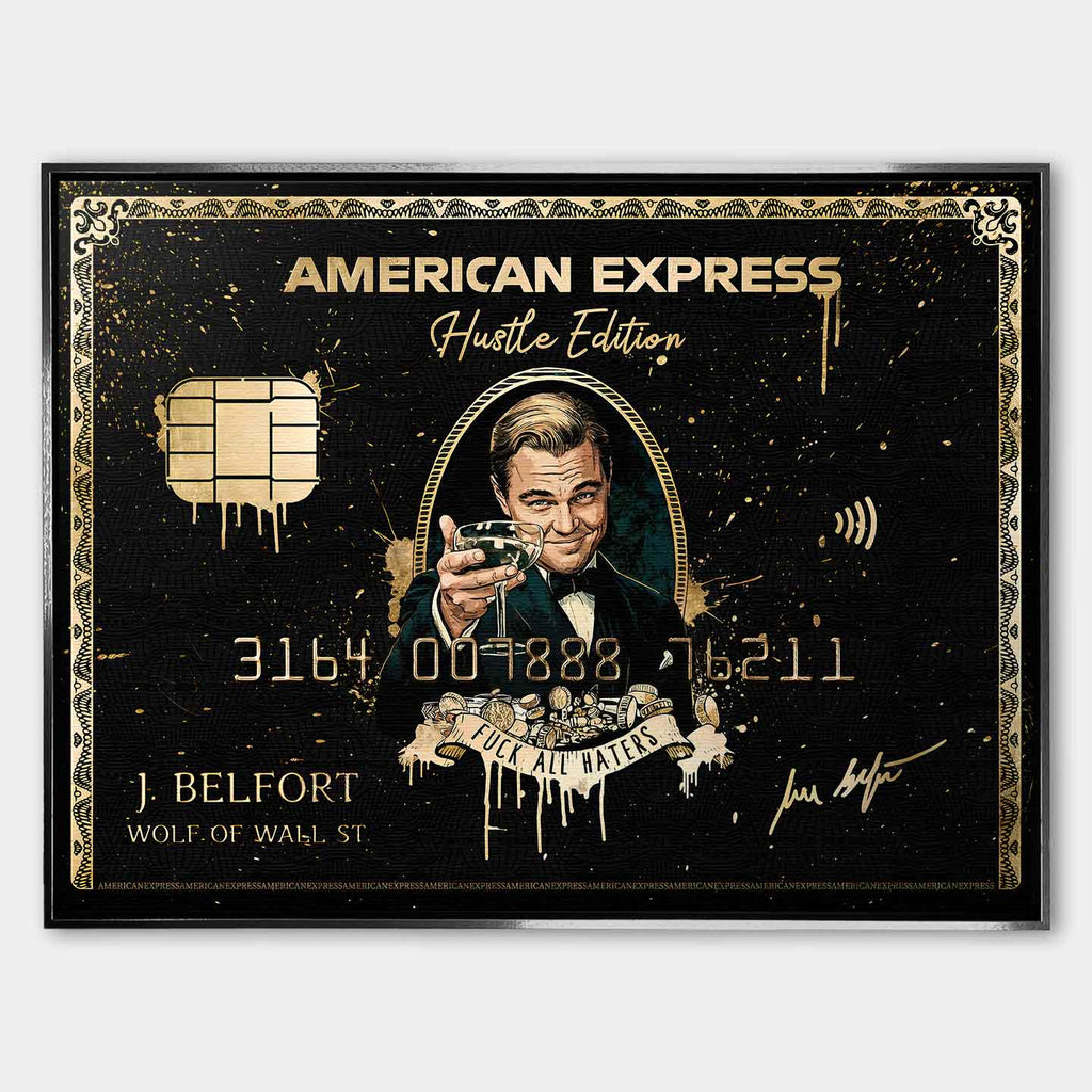 obraz na płótnie wilk z wall street black and gold american express. inspirowany Wilkiem z Wall Street, luksusowa karta kredytowa w czarno-złotym stylu, toast sukcesu, symbol pieniędzy, ambicji i mentalności hustlera.