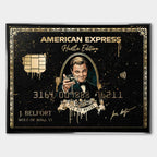 obraz na płótnie wilk z wall street black and gold american express. inspirowany Wilkiem z Wall Street, luksusowa karta kredytowa w czarno-złotym stylu, toast sukcesu, symbol pieniędzy, ambicji i mentalności hustlera.