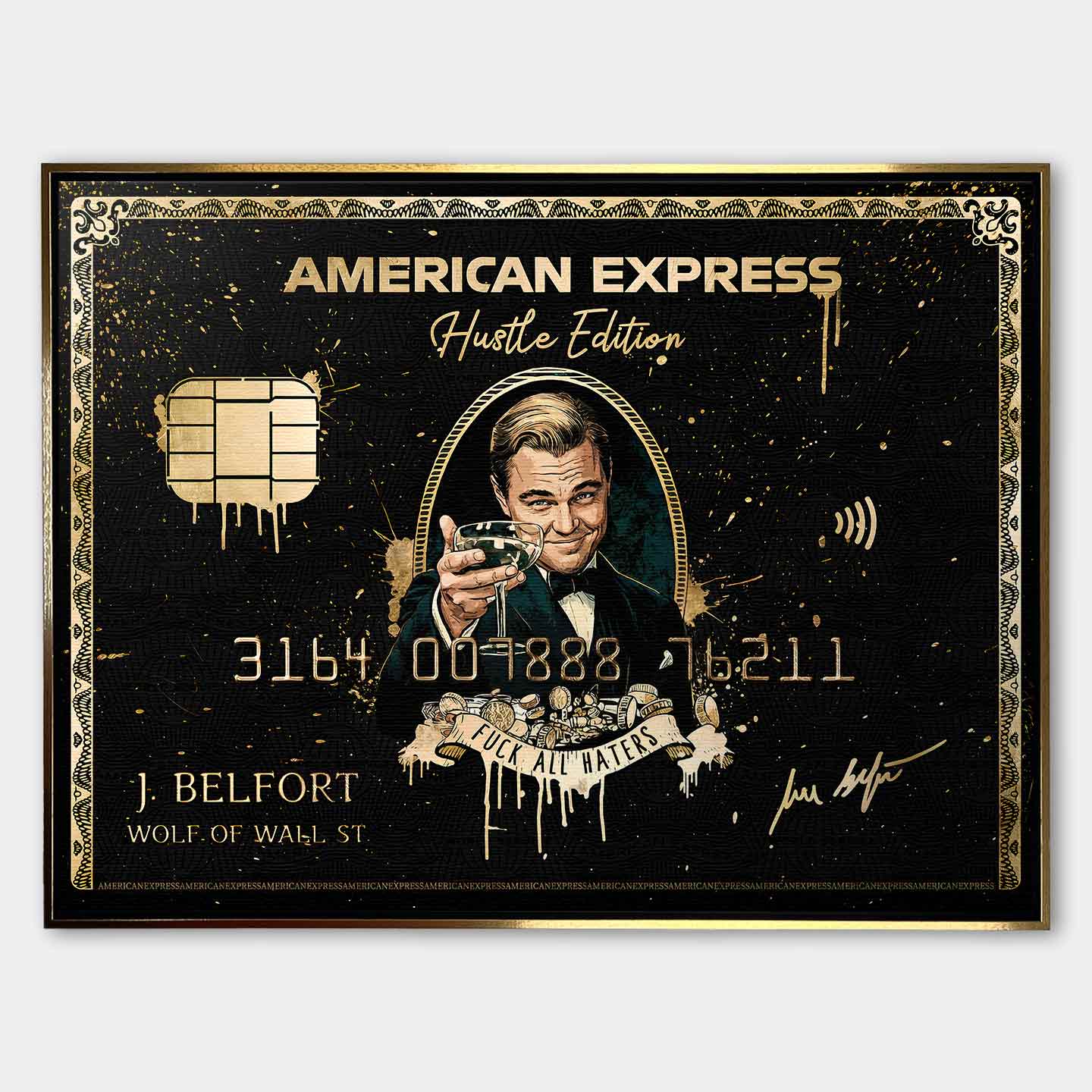 obraz na płótnie wilk z wall street black and gold american express. inspirowany Wilkiem z Wall Street, luksusowa karta kredytowa w czarno-złotym stylu, toast sukcesu, symbol pieniędzy, ambicji i mentalności hustlera.