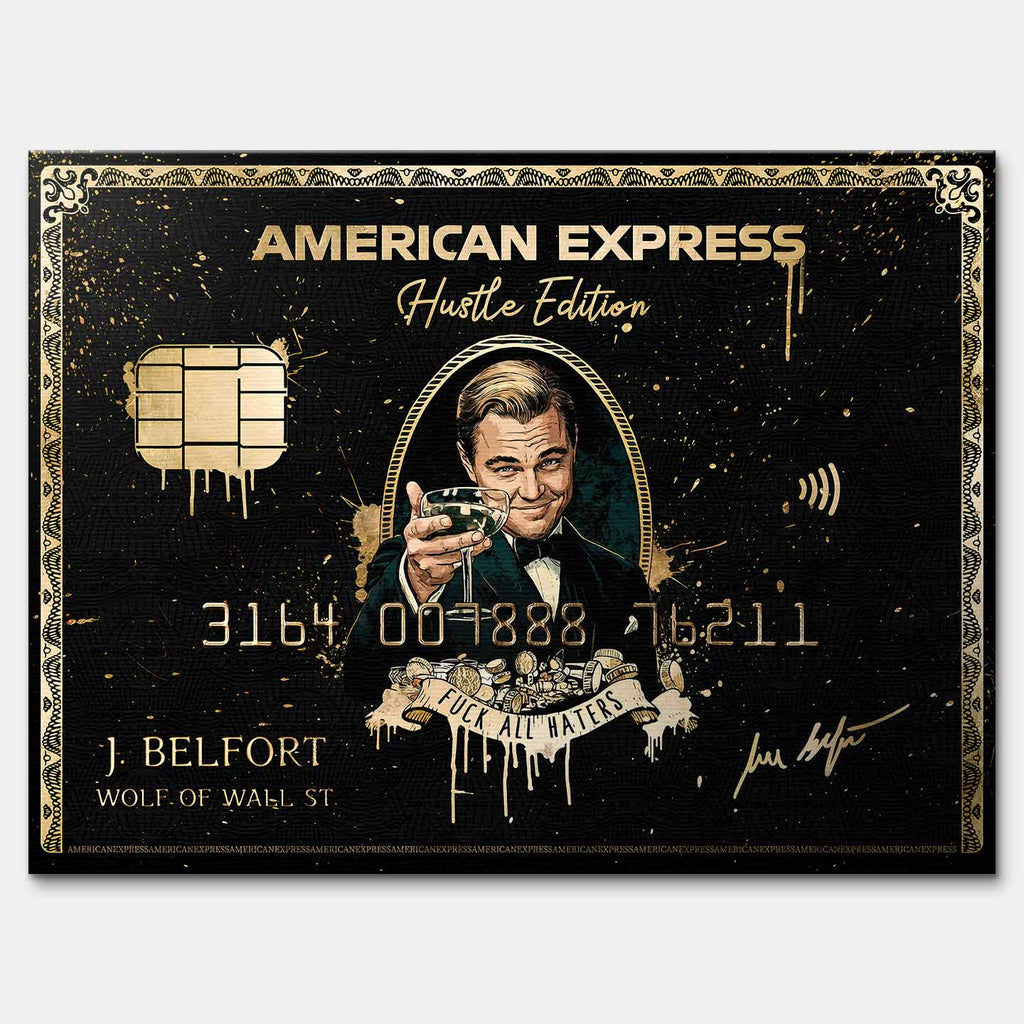 obraz na płótnie wilk z wall street black and gold american express. inspirowany Wilkiem z Wall Street, luksusowa karta kredytowa w czarno-złotym stylu, toast sukcesu, symbol pieniędzy, ambicji i mentalności hustlera.