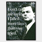 Motywacyjny obraz na płótnie z cytatem „Don't call me lucky. I failed more times than you tried” oraz postacią inspirowaną Jordanem Belfortem z filmu „Wilk z Wall Street” na tle dolarowych banknotów