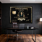 Obraz na płótnie Wilk z wall street przedstawiający czarno-złotą kartę kredytową z wizerunkiem Jordana Belforta, inspirowany stylem „Wolf of Wall Street”, w limitowanej edycji.