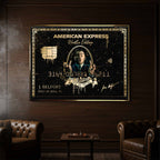 Obraz na płótnie Wilk z wall street przedstawiający czarno-złotą kartę kredytową z wizerunkiem Jordana Belforta, inspirowany stylem „Wolf of Wall Street”, w limitowanej edycji.