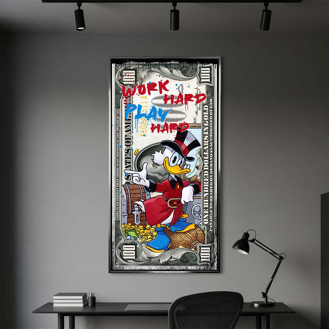 Obraz na płótnie Work Hard Play Hard Duck z komiksową kaczą postacią, monetami i stylizowanym banknotem, pop-artowy wydruk galeryjny.