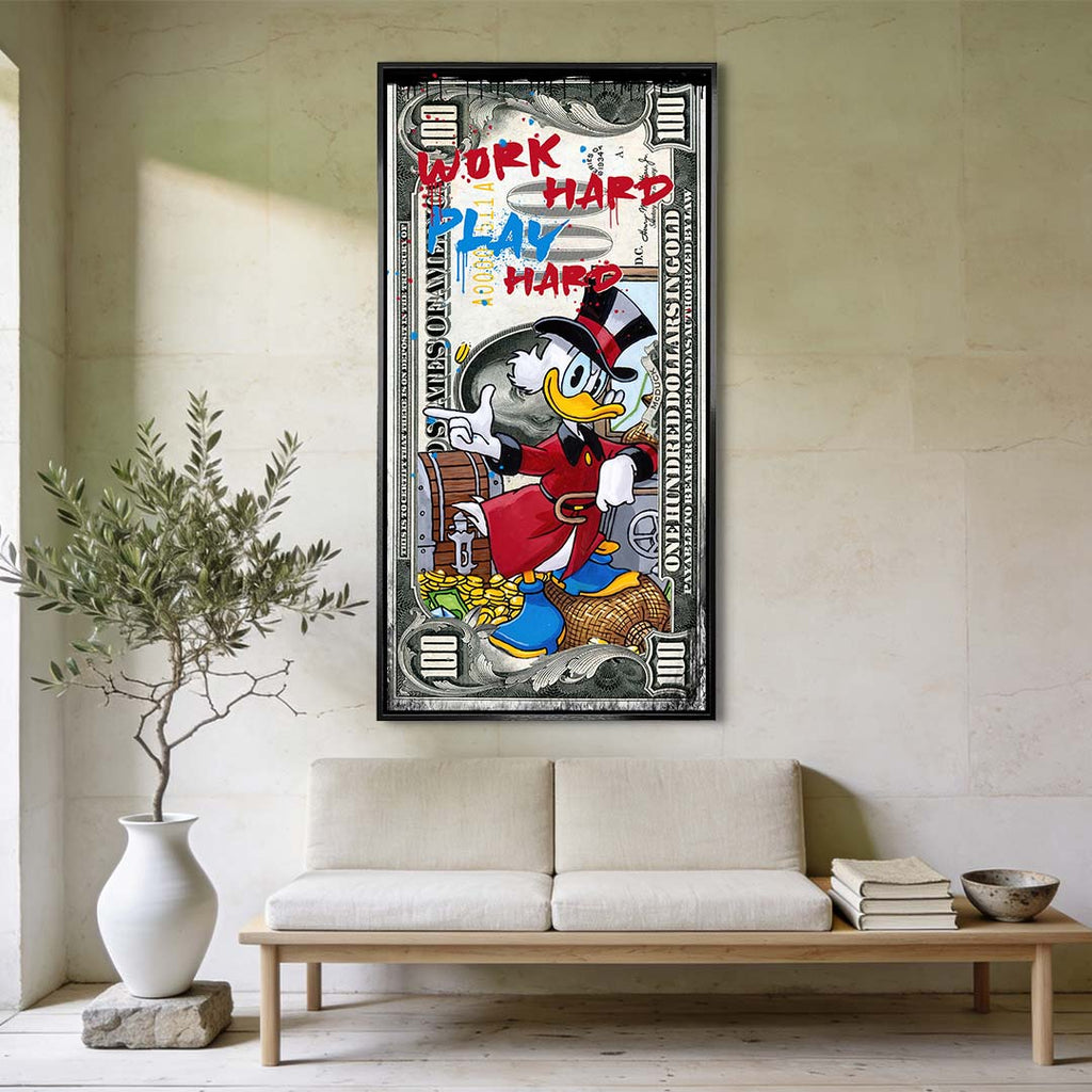 Obraz na płótnie Work Hard Play Hard Duck z komiksową kaczą postacią, monetami i stylizowanym banknotem, pop-artowy wydruk galeryjny.