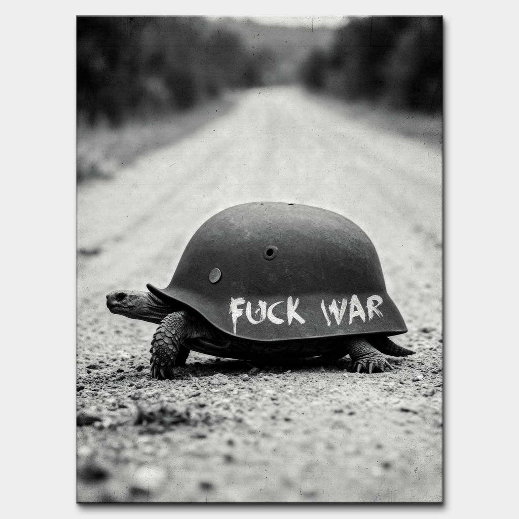 Obraz na płótnie F*ck War – czarno-biała grafika żółwia z hełmem wojskowym z napisem „Fuck War”, symbol wolności i sprzeciwu wobec przemocy.