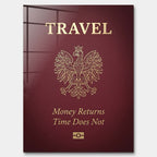 Nowoczesny obraz na szkle akrylowym przedstawiający bordową okładkę paszportu ze złotym godłem Polski, napisem Travel oraz cytatem o uciekającym czasie.