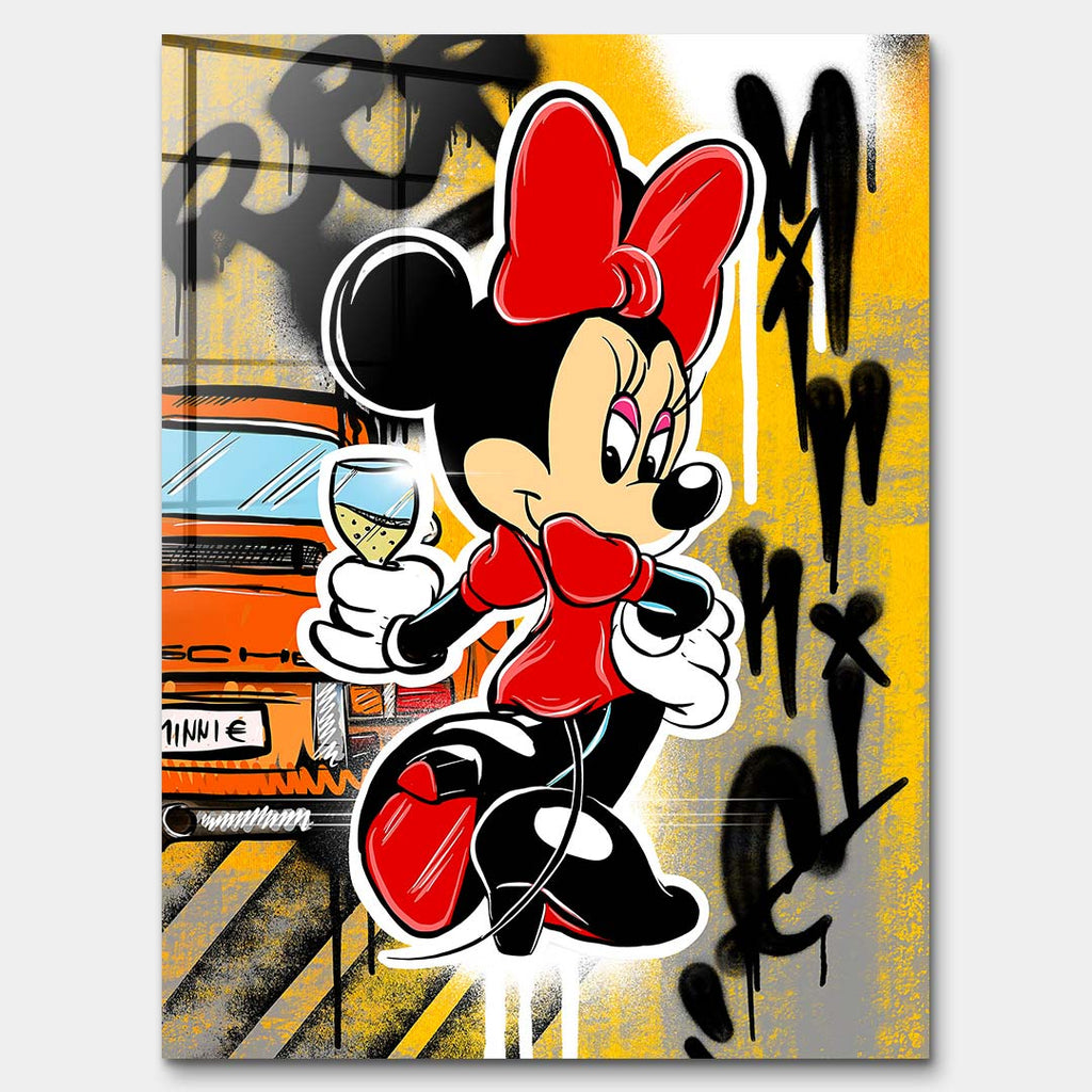 Obraz na szkle akrylowym Drink Champagne, pop art z ikoniczną myszką, kieliszkiem, pomarańczowym autem i graffiti na żółtym tle.