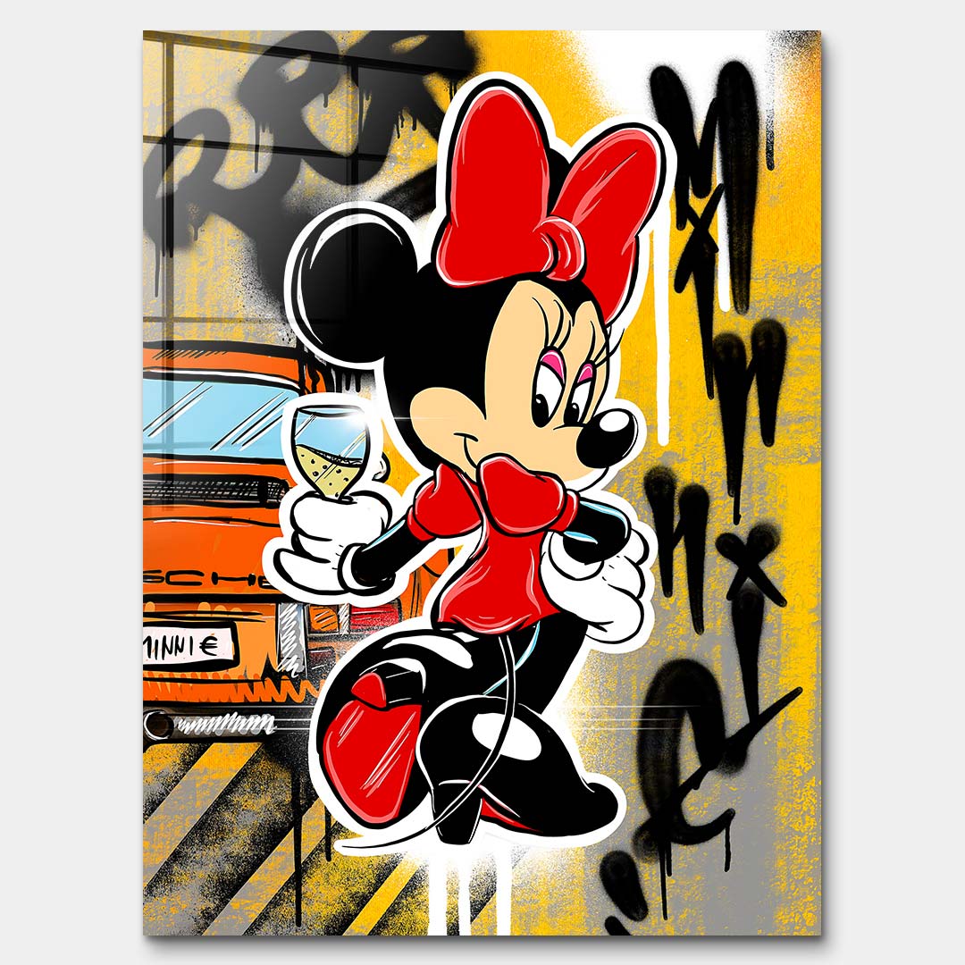 Obraz na szkle akrylowym Drink Champagne, pop art z ikoniczną myszką, kieliszkiem, pomarańczowym autem i graffiti na żółtym tle.