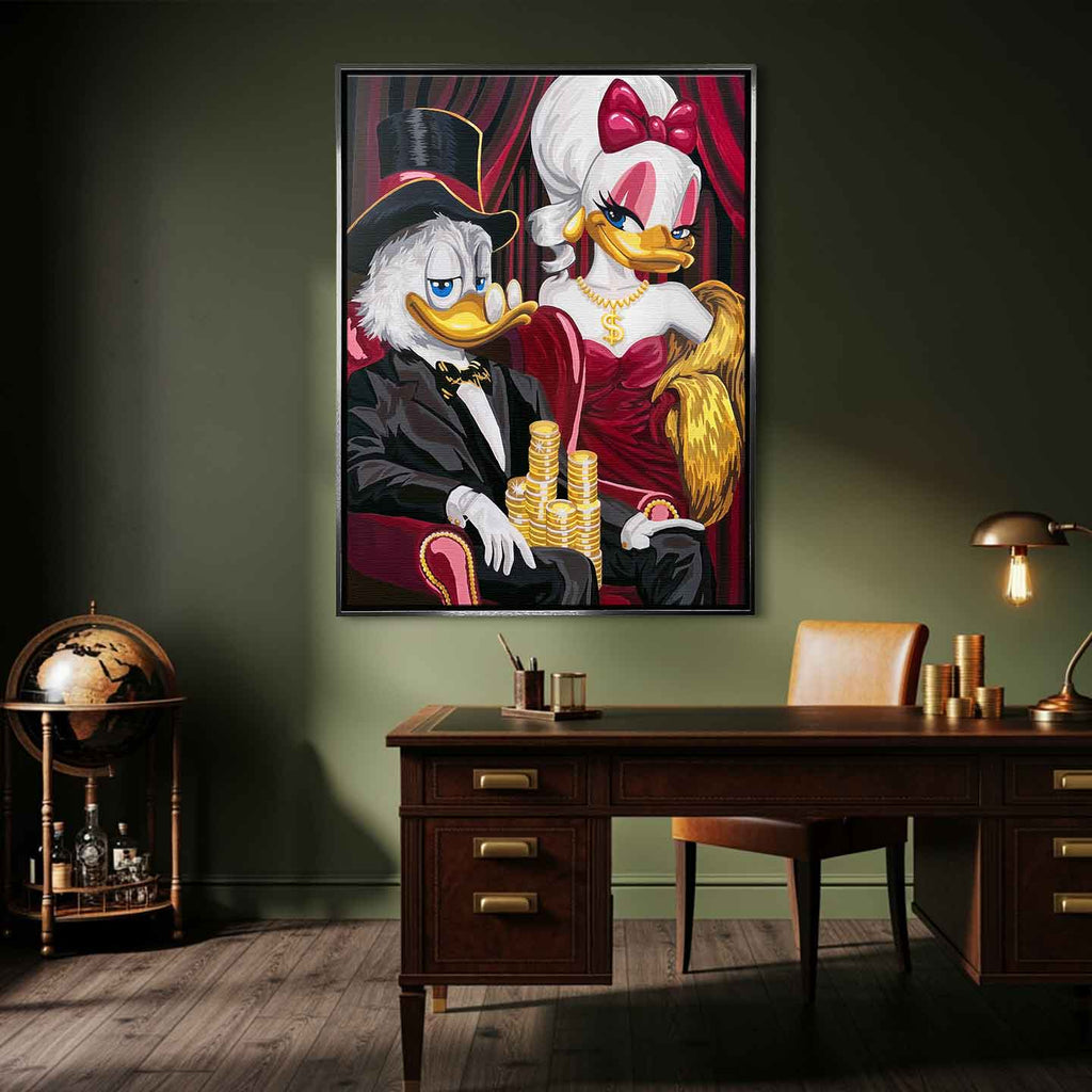 Obraz na płótnie Old Money Duck – elegancka para kaczek, złote monety i czerwone wnętrze w stylu pop art, nowoczesny wydruk galeryjny.