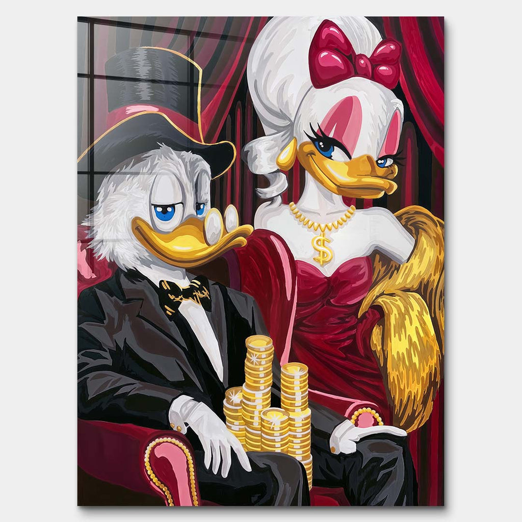 Obraz na szkle akrylowym Old Money Duck – elegancka para kaczek, złote monety i czerwone wnętrze w stylu pop art, nowoczesny wydruk galeryjny.