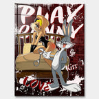 Obraz na szkle akrylowym Playbunny – stylizowana para królików, łóżko, graffiti i czerwone tło, nowoczesny wydruk galeryjny pop art.