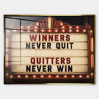 Obraz Winners Never Quit – Szkło akrylowe – Złota rama – Huephant